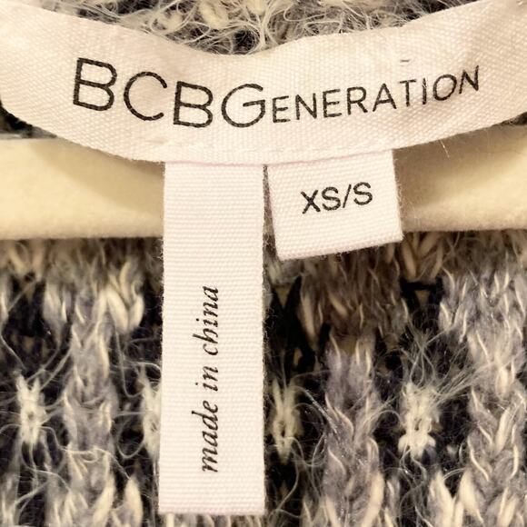 BCBGeneration Striped Fuzzy Oversized Sweater Vest Size XS/S EUC - Picture 3 of 8